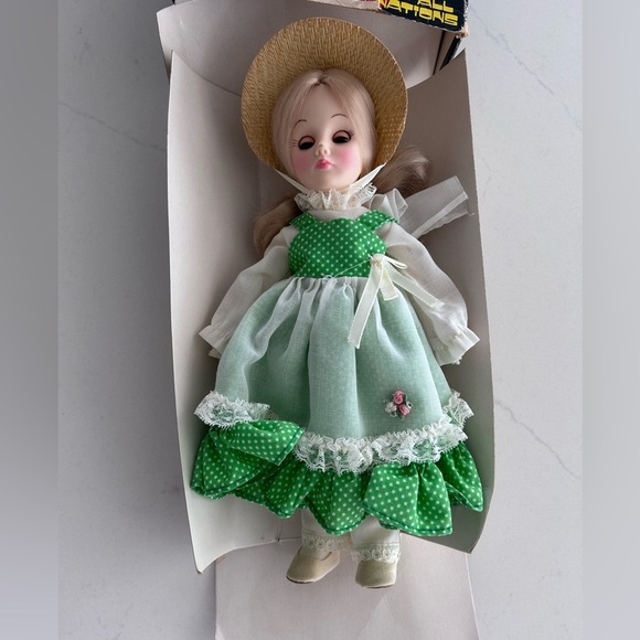 Vintage Dolls of All Nations Poland in original box. - Picture 7 of 11